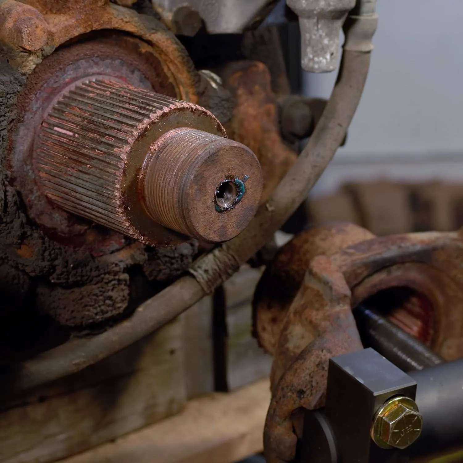 Heavy-Duty Yoke Puller for Class 6-8 Trucks and Equipment